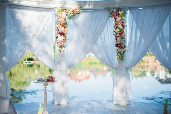 Arco da sposa decorativo — Foto Stock