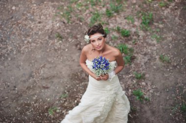 Güzel genç bir gelinin portresi