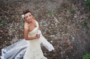 Güzel genç bir gelinin portresi