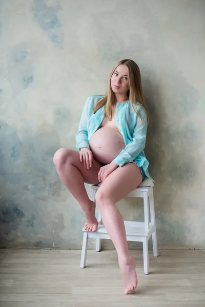 Portré gyönyörű terhes nő — Stock Fotó