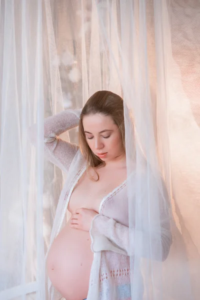 Portrait de belle femme enceinte — Photo