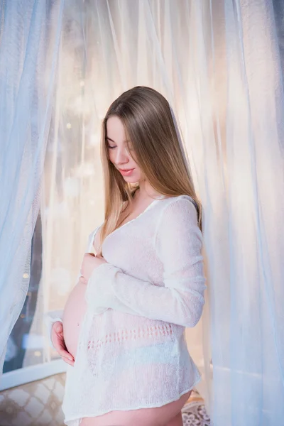 Portrait de belle femme enceinte — Photo