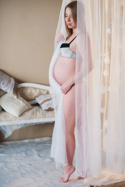 Portrait d'une belle femme enceinte — Photo