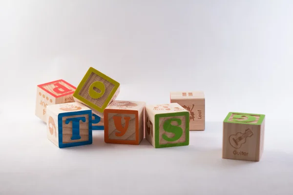 oyuncak alfabe blokları