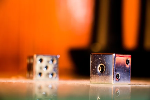 Metalik zar parlayan