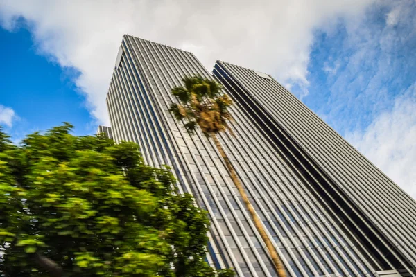 El centro de Los Ángeles torres y apartamentos en un día claro de invierno . — Foto de Stock