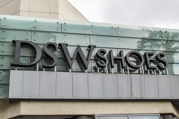 Logotipo de Dsw Shoes en el bulevar Los Angeles Hollywood — Foto de Stock