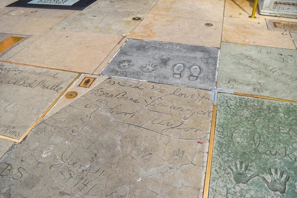 Handprint And SignatureTCL Chinese Theatre is a cinema on the Hollywood Walk of Fame in Los Angeles — Stock Photo, Image