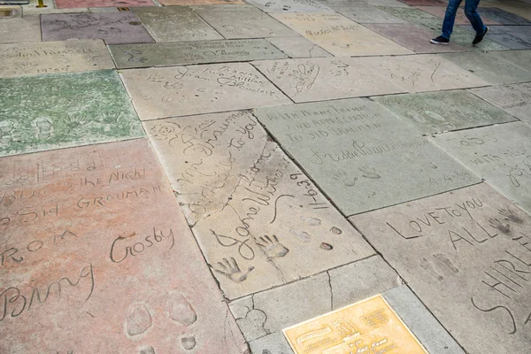 Handprint And SignatureTCL Chinese Theatre is a cinema on the Hollywood Walk of Fame in Los Angeles — Stock Photo, Image