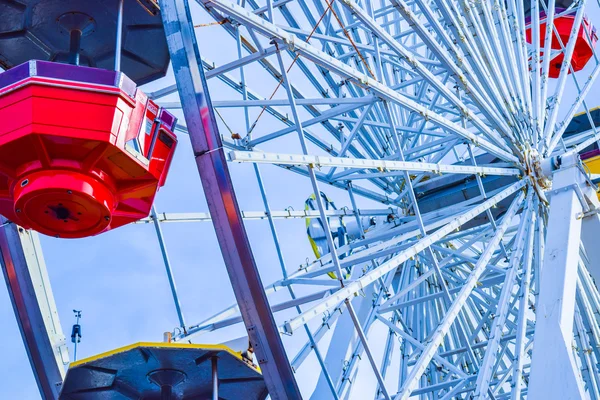 The roller coaster at the amusement park on the Santa Monica Pier in Santa Monica, California — Stock Photo, Image