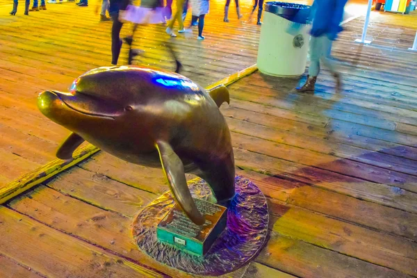 La montaña rusa en el parque de atracciones en el muelle de Santa Mónica en Santa Mónica 66 signo, California —  Fotos de Stock