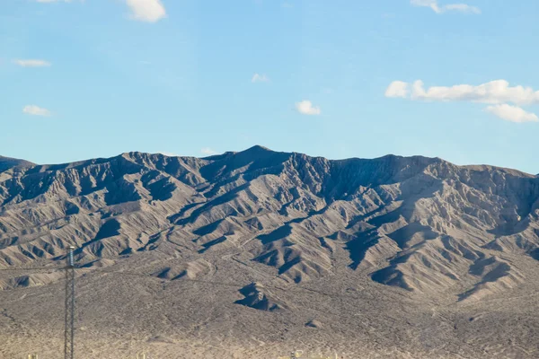 Som tittar på Sierra Nevada-bergen — Stockfoto
