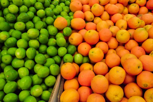 Limes and oranges background — Stock Photo, Image