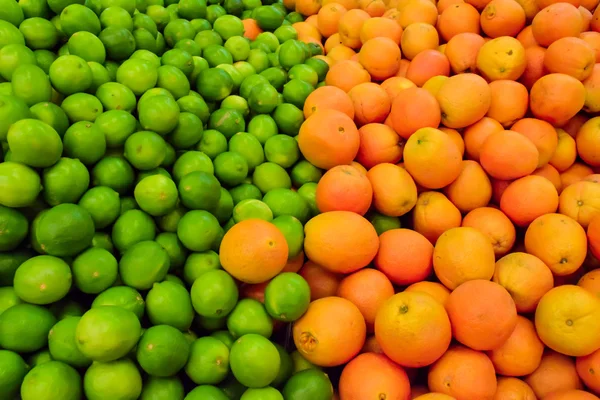 Limes and oranges background — Stock Photo, Image