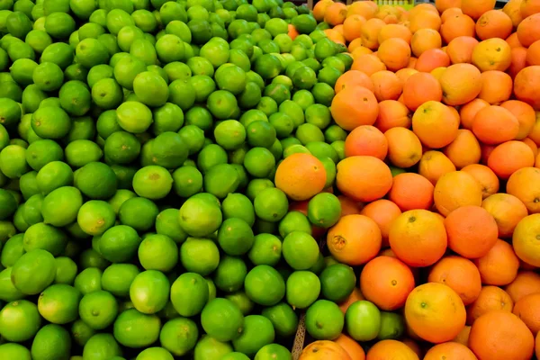Limes and oranges background — Stock Photo, Image