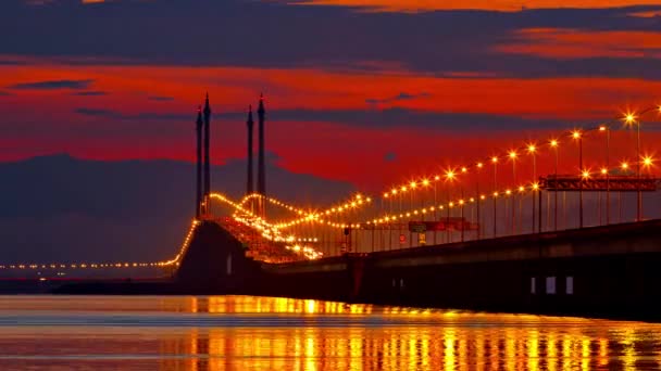 Γέφυρα σε Τζορτζτάουν, Penang, Μαλαισία στην Ανατολή του ήλιου. 4k time-lapse — Αρχείο Βίντεο