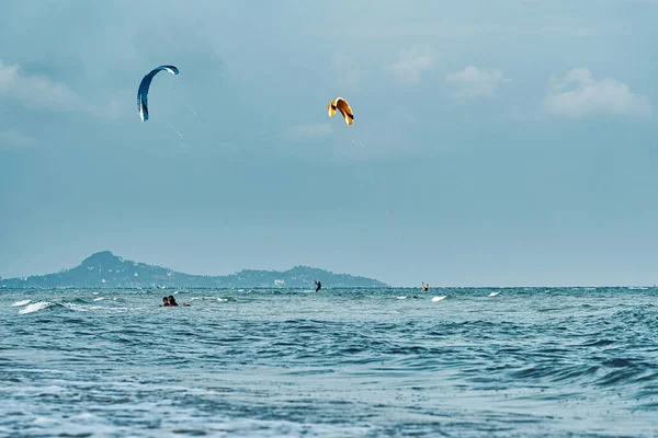 Kite Surfers Riding Koh Samui Island — Stock Photo, Image