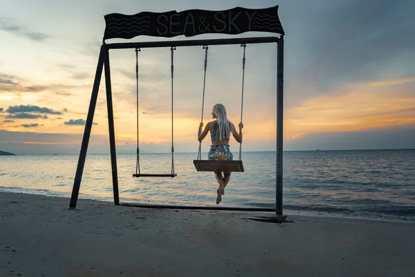 Woman Blond Long Hair Swinging Swing Standing Sea Sandy Beach — Stock Photo, Image