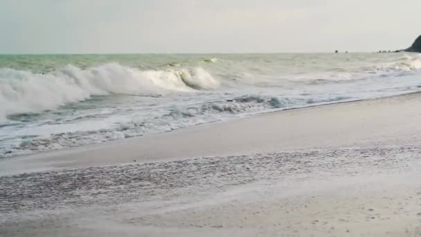 Серф Хвилі Тропічному Піщаному Пляжі — стокове відео