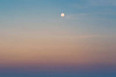 Güzel gün batımı gökyüzü bulutlu