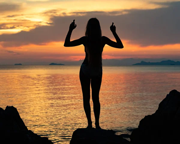 Silhouette Young Woman Dancing Rocks Sea Colorful Sunset Background — Stock Photo, Image