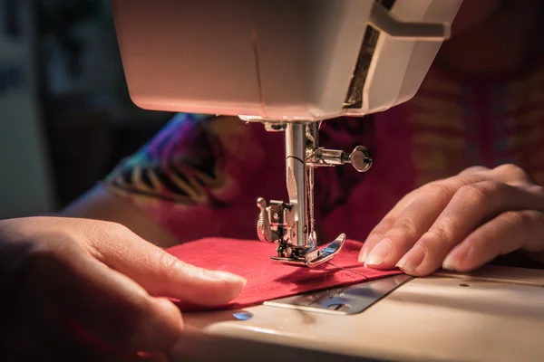 Sewing machine on table — Stock Photo, Image