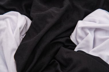 siyah ve beyaz kumaş dokusu