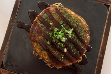 OKONOMIYAKI demir tabakta