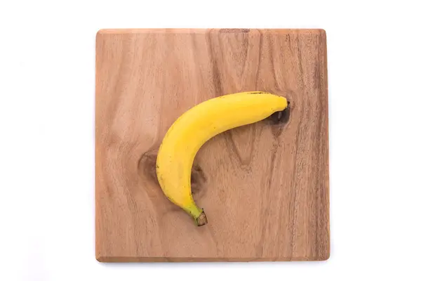 Νωπών μπανανών σε ξύλινη σανίδα — Φωτογραφία Αρχείου