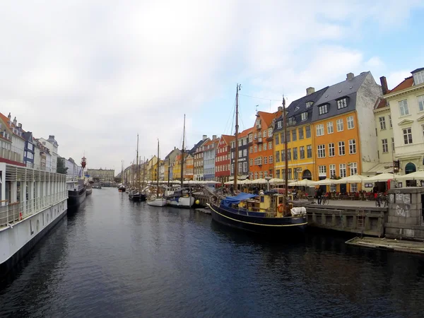 Nyhavn Kopenhag, Danimarka waterfront kanalda — Stok fotoğraf