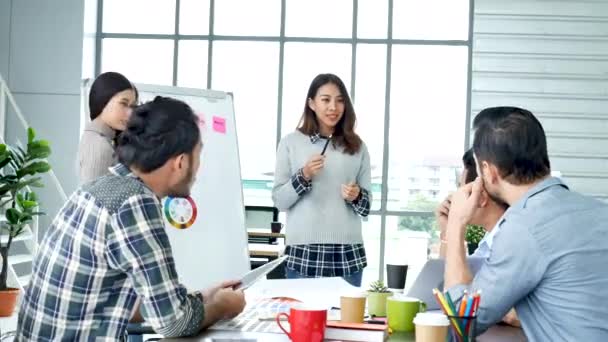 Diversidade Equipe Multiétnica Grupo Empresários Que Reúnem Sala Conferências Brainstorming — Vídeo de Stock