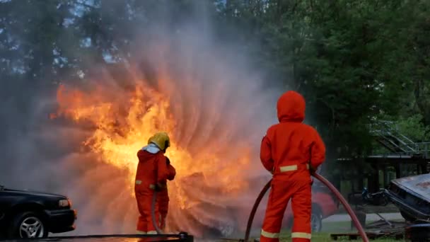 Firefighter Fighting Fire Flame Protection Property Fireman Wear Hard Hat — Stock Video