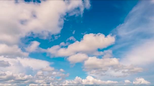 Tropischer Sommer Blauer Himmel Flauschig Weiße Wolken Sommer Auf Leichten — Stockvideo