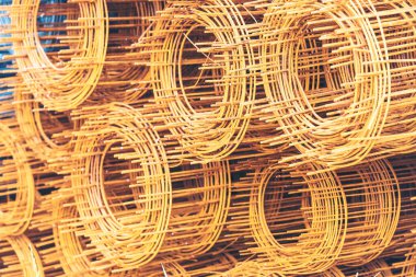 Demir paslanmaz çelik örgüler, galvanize metal levhalar inşaat malzemesi. Tavuklu tel örgü çitleri yuvarlıyor. Ağ tel örgü rulo mühendisi İnşaat yumuşak çelik depolama galvanize