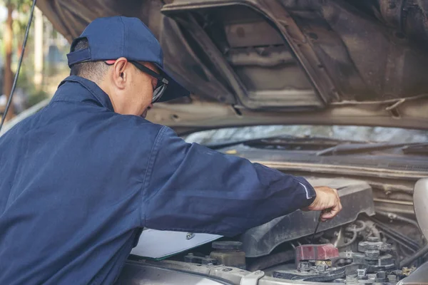 Mechanischer Autoservice Autogarage Mobilen Zentrum Der Automobilindustrie Techniker Werkstatt Reparatur — Stockfoto