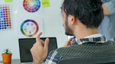 Birlikte Çalışan İş Adamları Konferans Odasında Çok Etnik Takım İşbirliği Ekibi İletişim Konsepti. Çeşitlilik Ortaklığı Toplantısı İş Adamları Ekibi Beyin Fırtınası