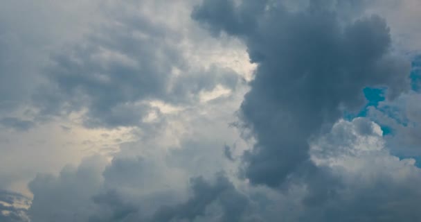 Időeltolódás Kék Bolyhos Fehér Felhők Nyári Szezonban Világos Égbolt Gyönyörű — Stock videók