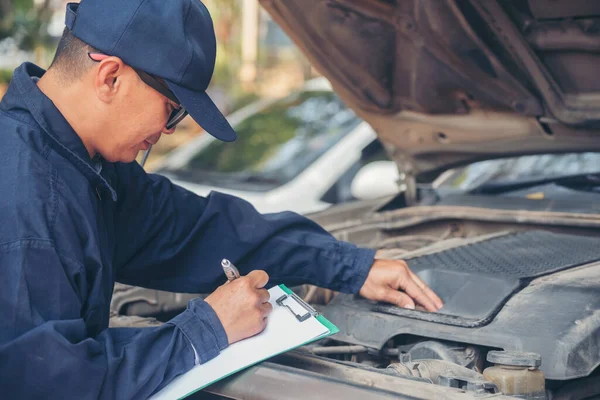 Serviço Carro Mecânico Garagem Auto Centro Móvel Automotivo Técnico Oficina — Fotografia de Stock