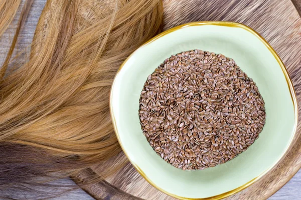 Flaxseeds dengan rambut pirang — Stok Foto