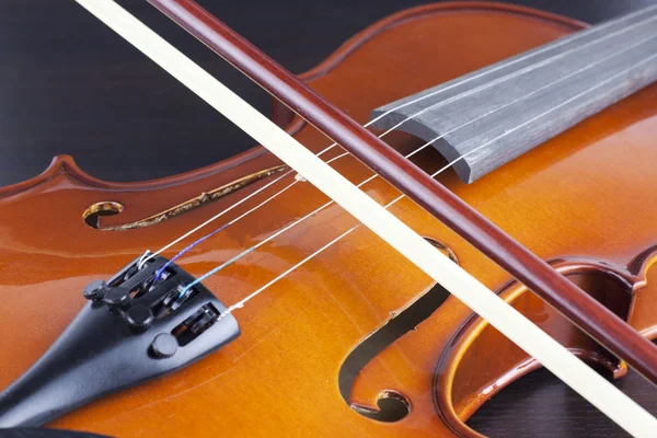 Alte und verstaubte Geige — Stockfoto