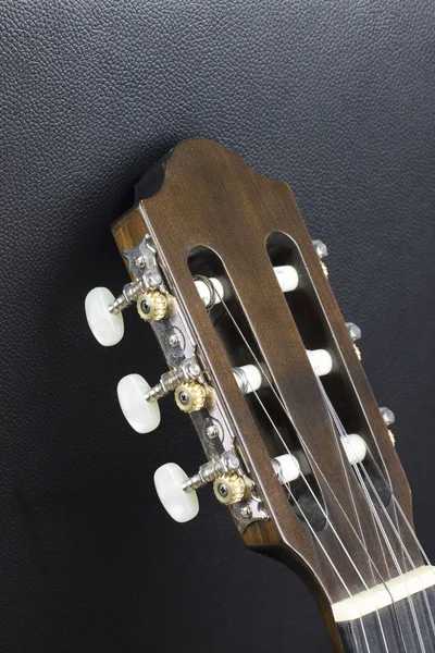 Staubiger alter Gitarrenkopf — Stockfoto
