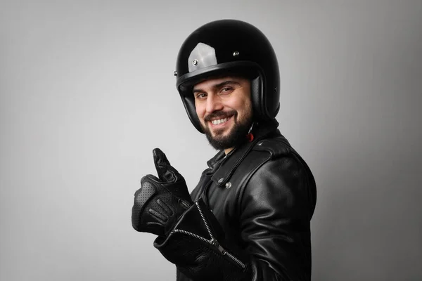 Portrait of bearded young male model wearing biker helm and skin jacket. — Stok Foto