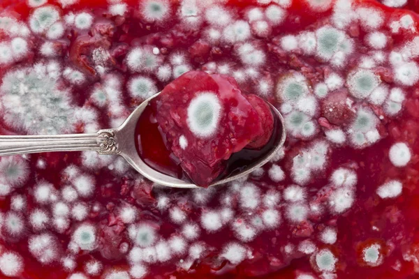 reçel kalıp ile kaplıdır