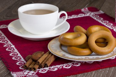 fincan çay ve simit