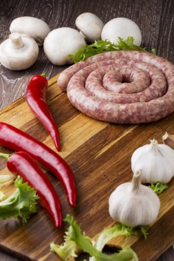 çiğ sosis ve sebze