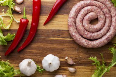 çiğ sosis ve sebze