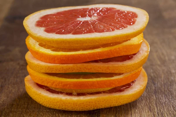A juicy grapefruit — Stock Photo, Image