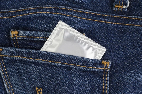 Preservativo em pacote — Fotografia de Stock