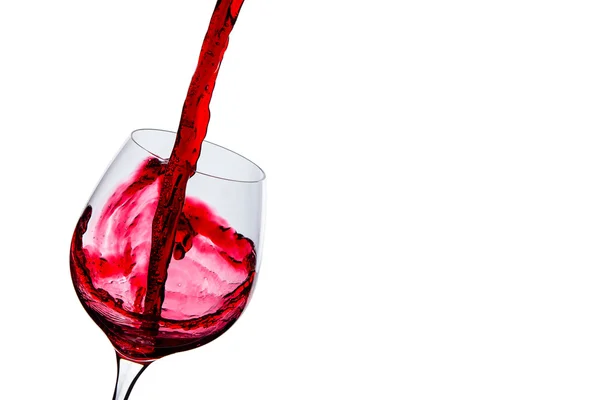 Il vino viene versato in un bicchiere — Foto Stock