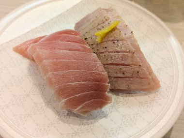 Premium Tuna Göbek İkili: Çiğ ve Kurutulmuş (Aburi) ve Yuzu Tuzu - Lüks Japon Lezzeti